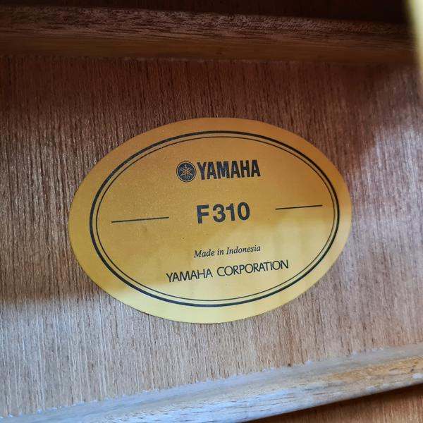 Guitar Yamaha F310
