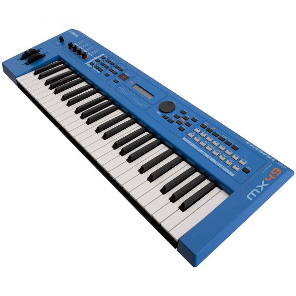 Dan-Yamaha-MX49-BU-piano-fingers-1