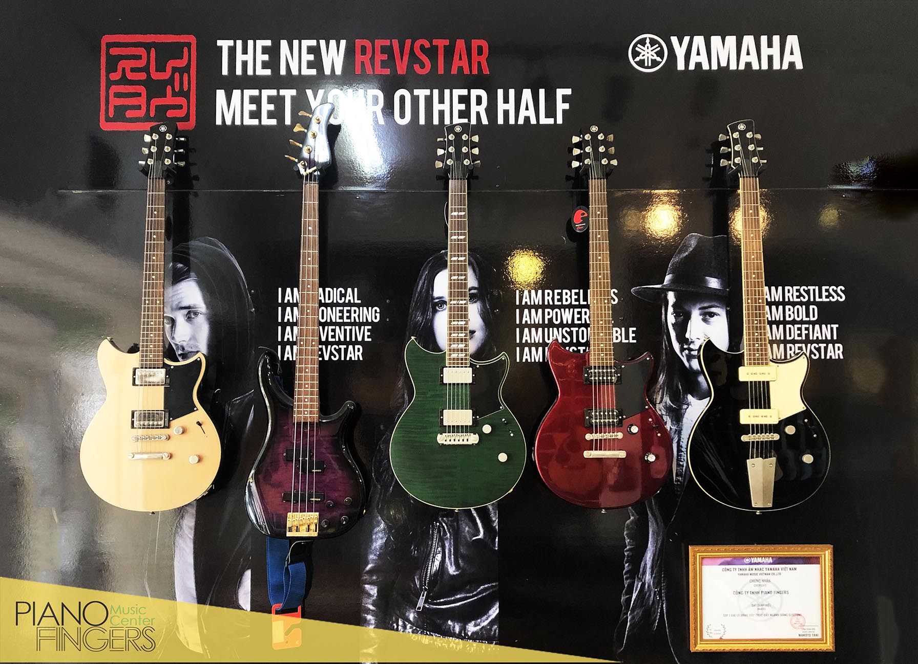 gia-dan-guitar-yamaha-top-nhung-cay-dan-guitar-yamaha-gia-re-ban-chay-nhat-nam-2021-revstar