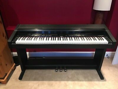 Roland KR 3000 Digital Piano 88 Keys