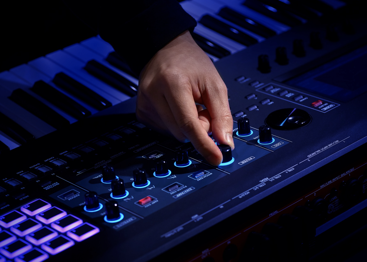 Đàn synthesizer Roland Fantom 7