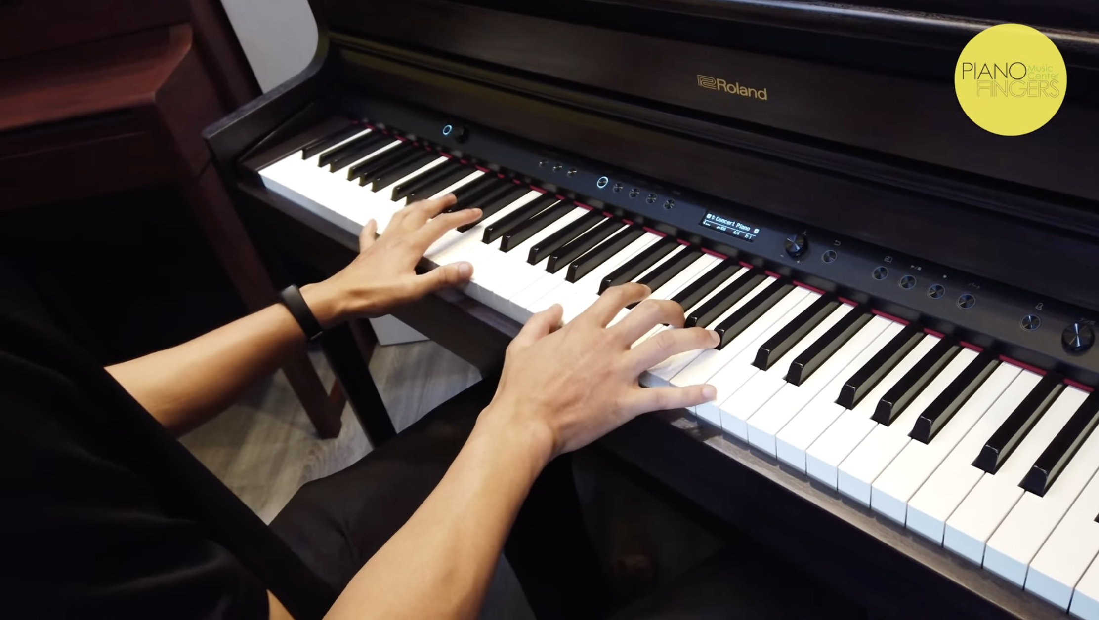 Review piano điện Roland HP-704