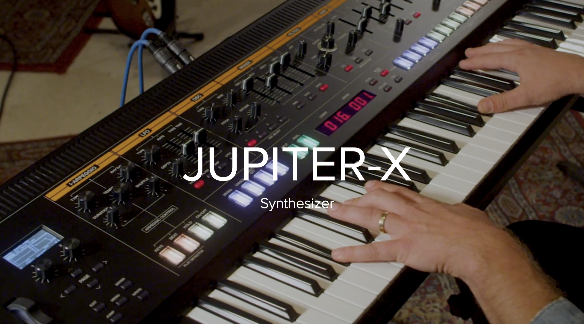Đàn synthesizer Roland JUPITER-X