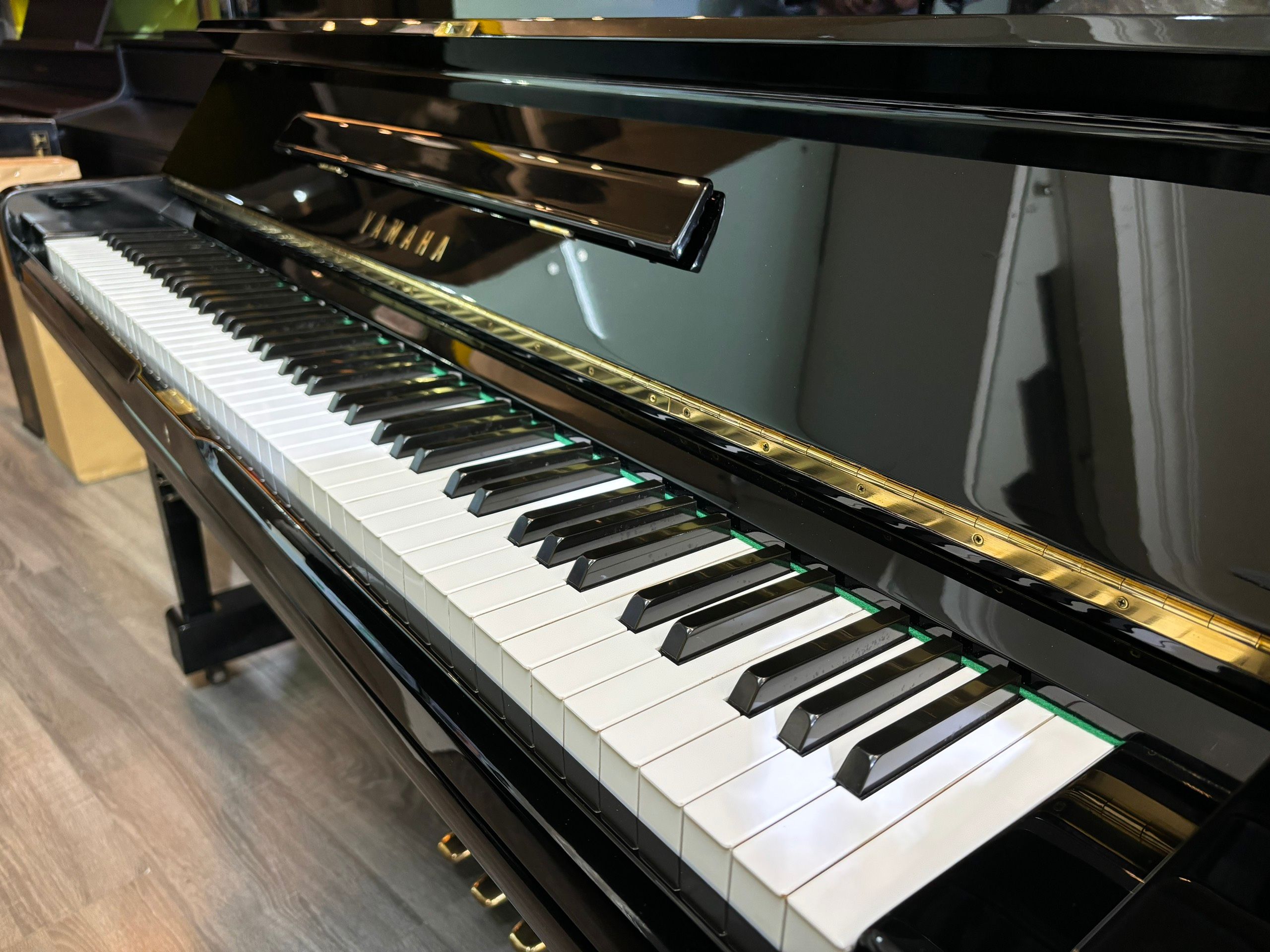 Review piano Yamaha UX